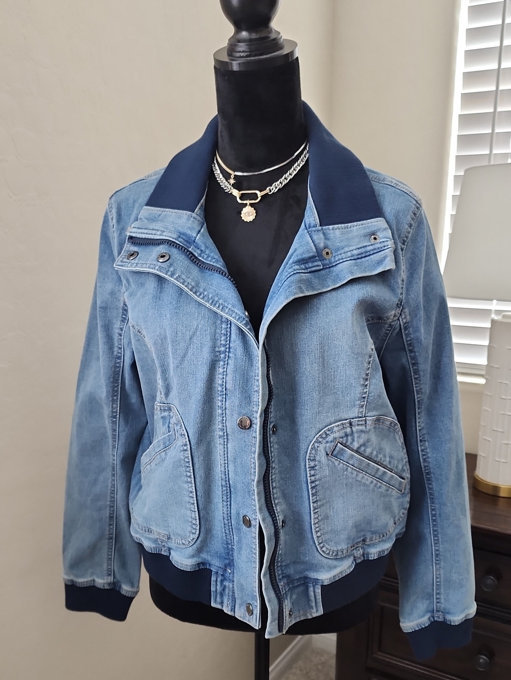 Casual Light Blue Denim Bomber Jacket with Navy Trim